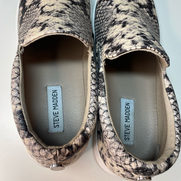 Steve Madden
Sneakers Gills Snake Embossed
Platform Sneakers Beige/Snake - Picture 4 of 9